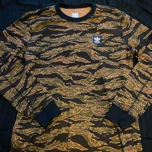 - [x] Adidas Men’s Camouflage Long Sleeve Thermal Tee Shirt, Medium